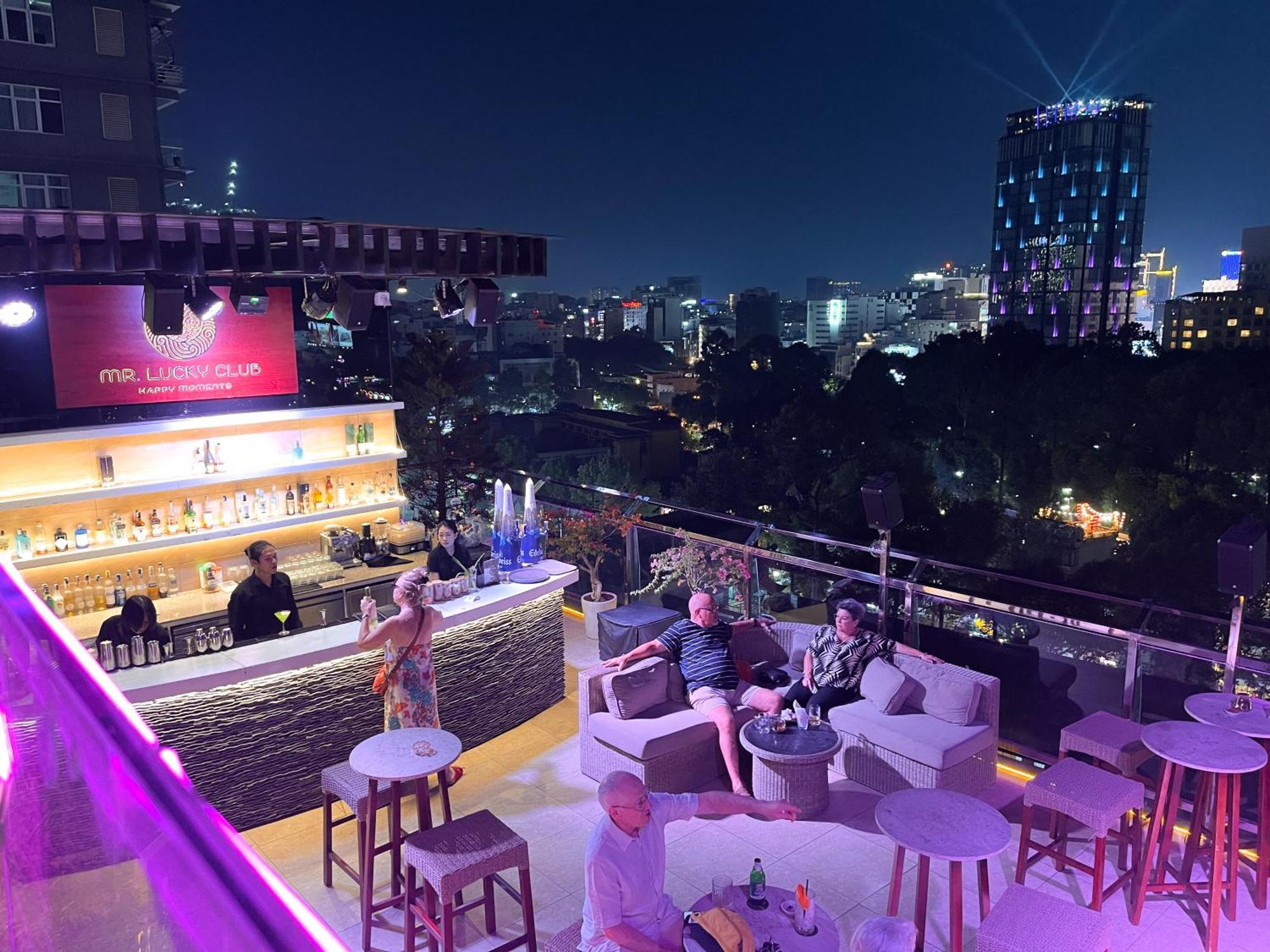 Happy Life Grand Hotel & Rooftop Skybar Thành Pho Ho Chí Minh Esterno foto
