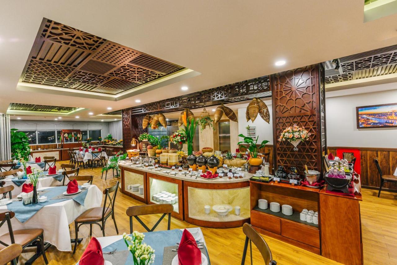 Happy Life Grand Hotel & Rooftop Skybar Thành Pho Ho Chí Minh Esterno foto