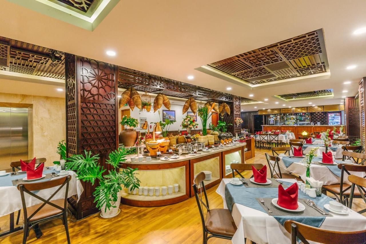 Happy Life Grand Hotel & Rooftop Skybar Thành Pho Ho Chí Minh Esterno foto